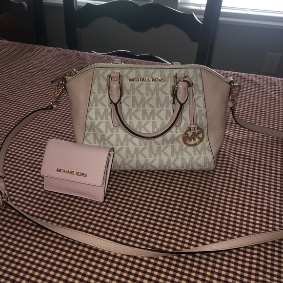 Michael Kors Ciara Monogram Crossbody Bag - Picture 2 of 8